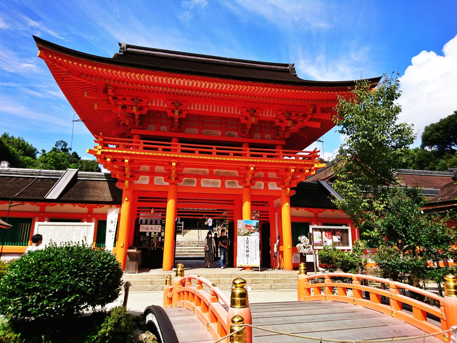 上賀茂神社の桜門
