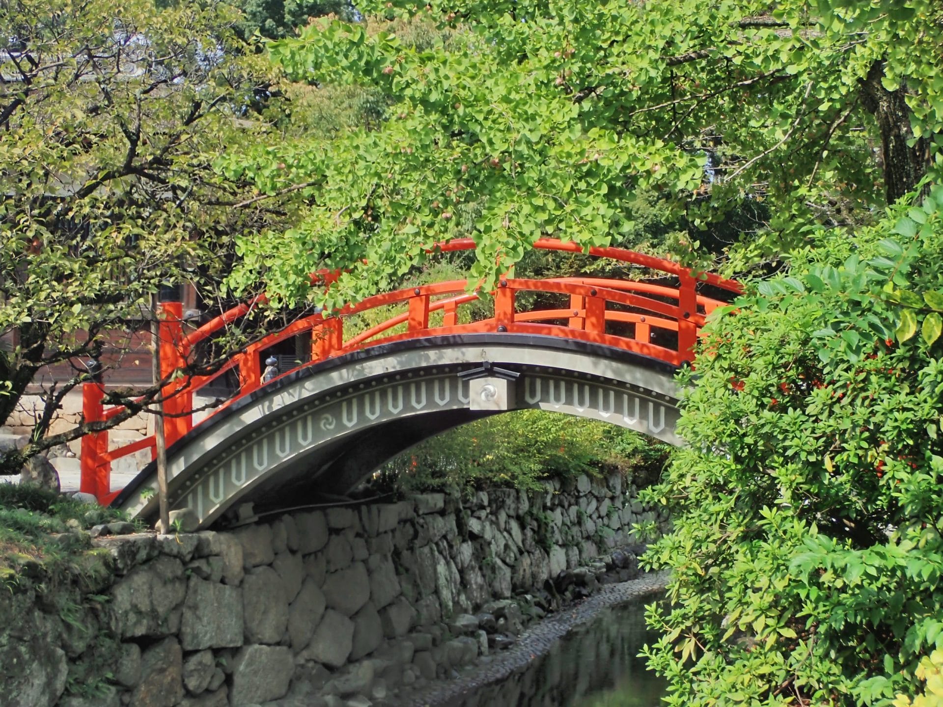 下鴨神社の御手洗川にかかる輪橋