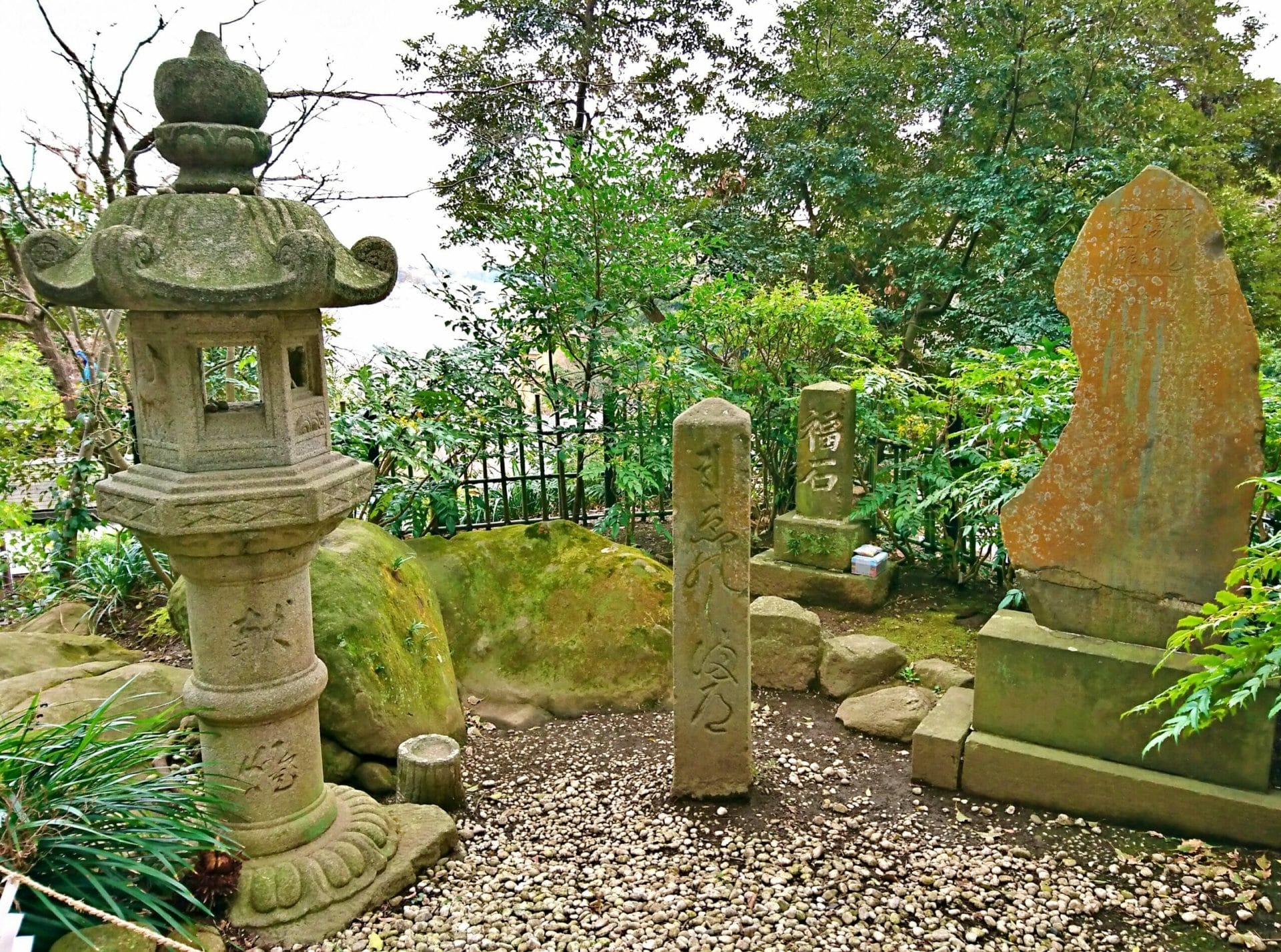 江ノ島神社の福石