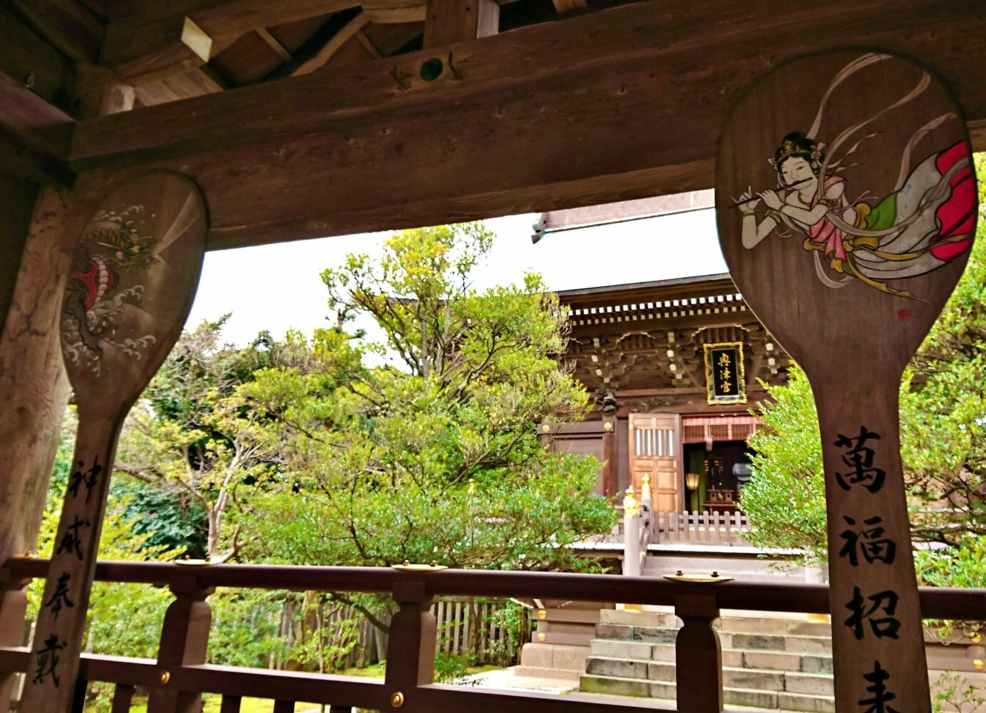 江ノ島神社奥津宮の拝殿から見える景色