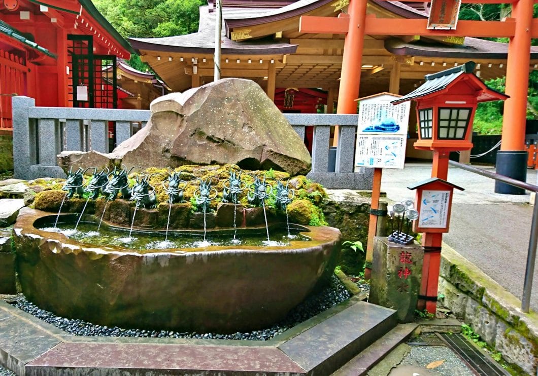 箱根神社の龍神水