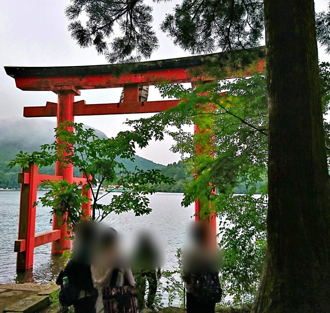箱根神社芦ノ湖に浮かぶ鳥居