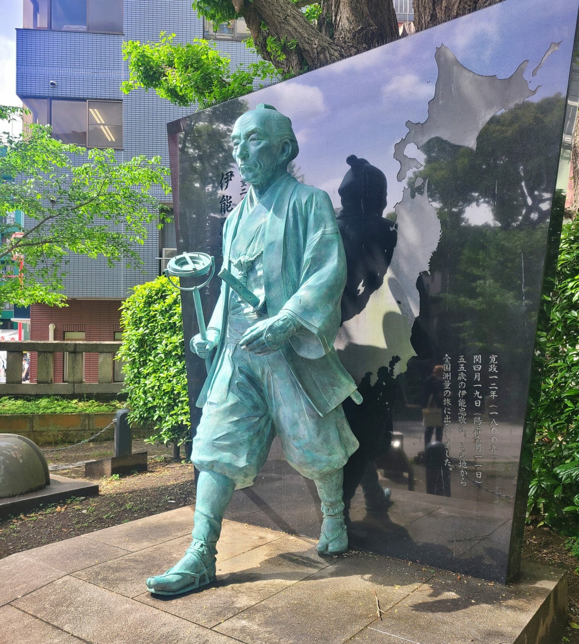 富岡八幡宮の伊能忠敬の像