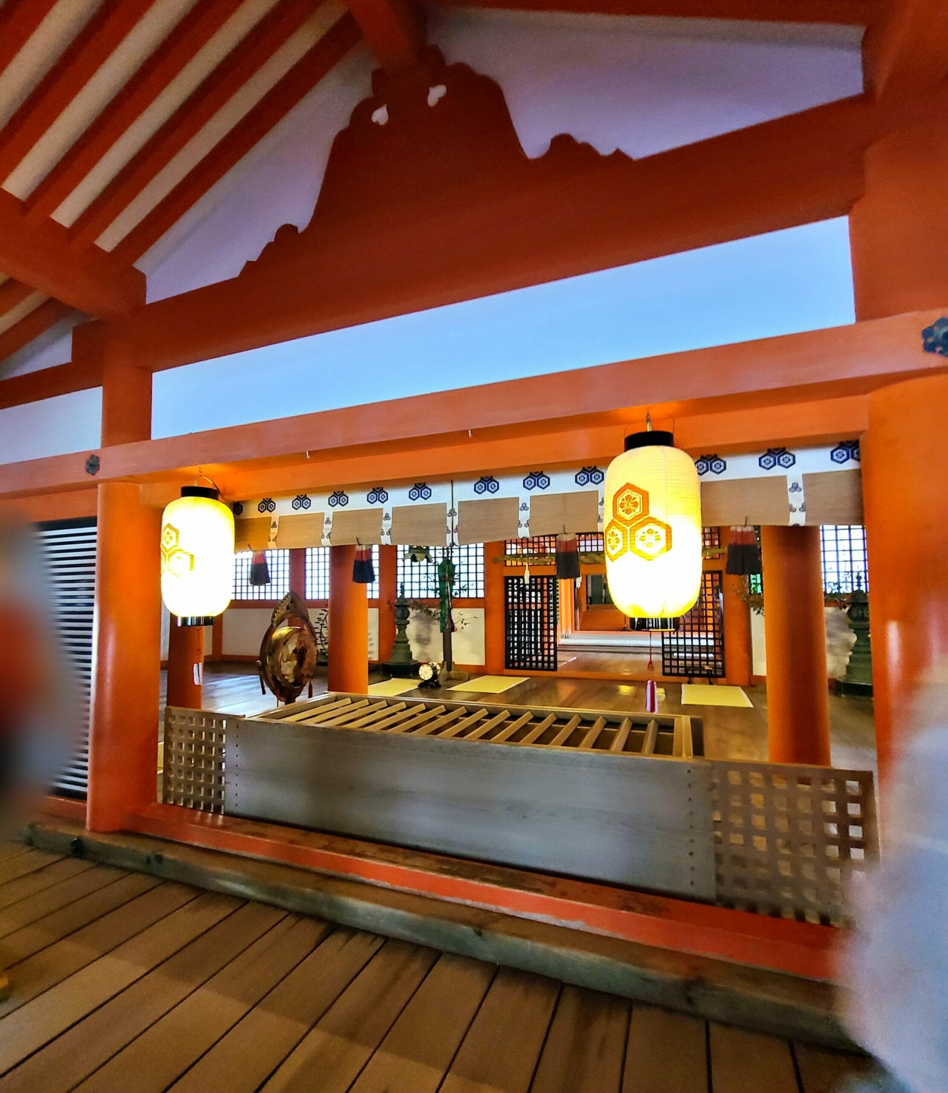 厳島神社の客神社本殿